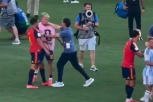 卡尼萨雷斯:既然阿亚拉向奥尔莫道歉了,我们就应该原谅他的挥拳