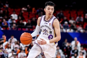 突破太犀利!廖三宁半场9中7高效拿下14分2板1助1帽