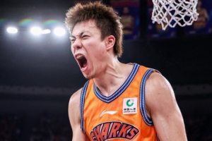 东方体育日报:健康的张镇麟太香了!